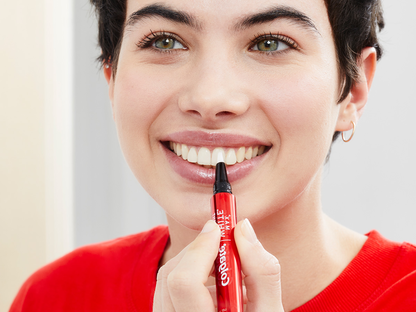 Colgate Max White Overnight Teeth Whitening Pen wybielający aplikator na  noc do zębów 35 zabiegów, 2,5 ml | hebe.pl